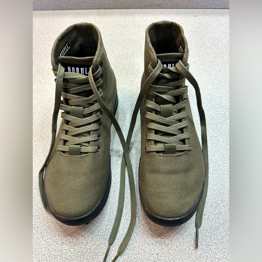 NWOB women’s olive green nobull / no bull canvas trainers, size 7